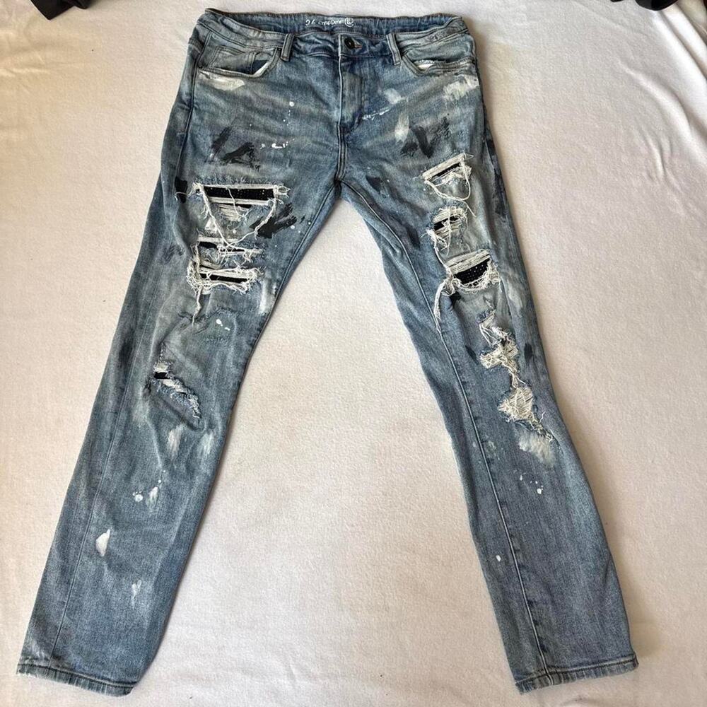 Crysp denim blue distressed denim